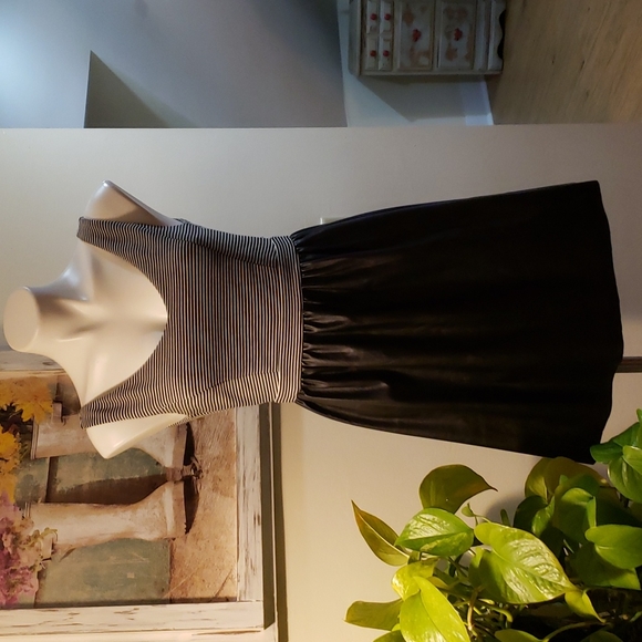 BeBop Dresses & Skirts - 🎄 BeBop Mini Dress